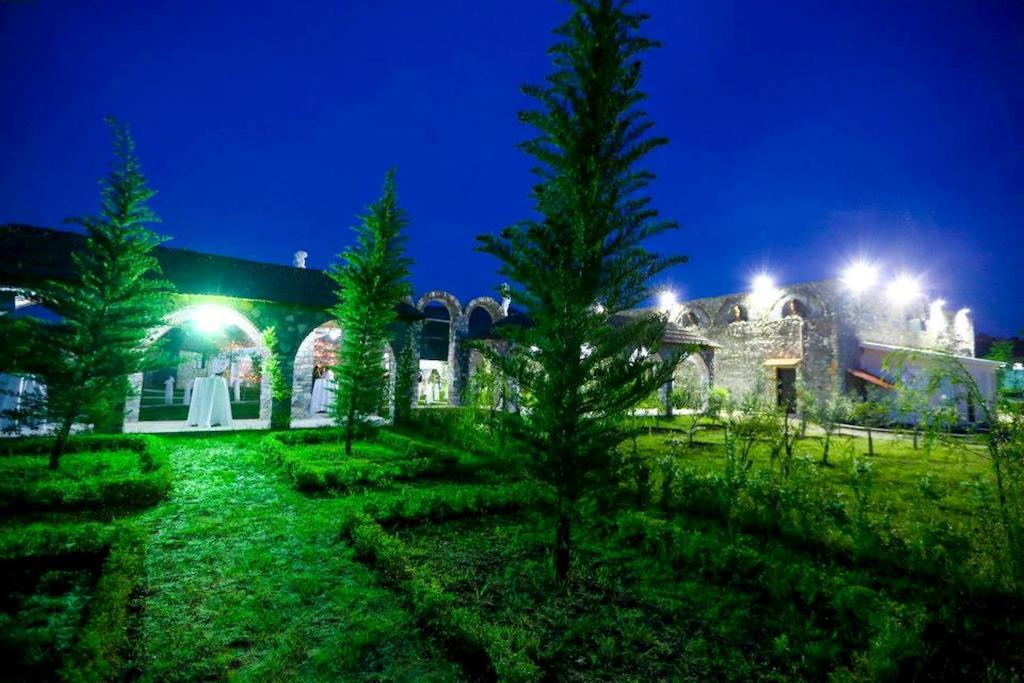 Kriva Resort เอลบาซาน ภายนอก รูปภาพ